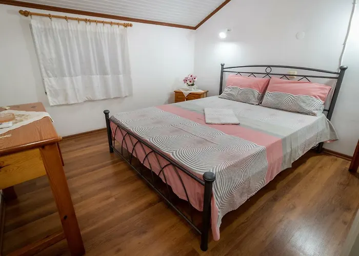 9 Mouses Apartment Filiatra